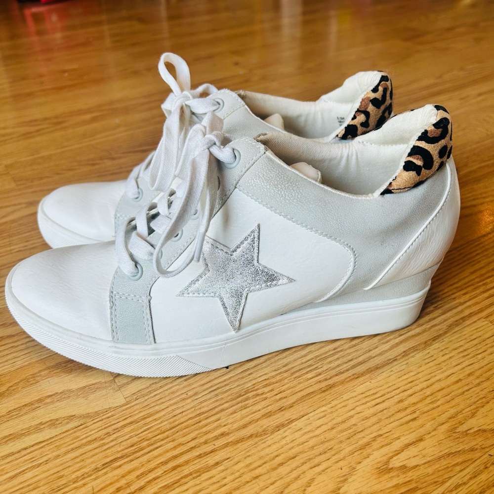 New White Star Sneakers with Leopard Print Detailsz 8.5
